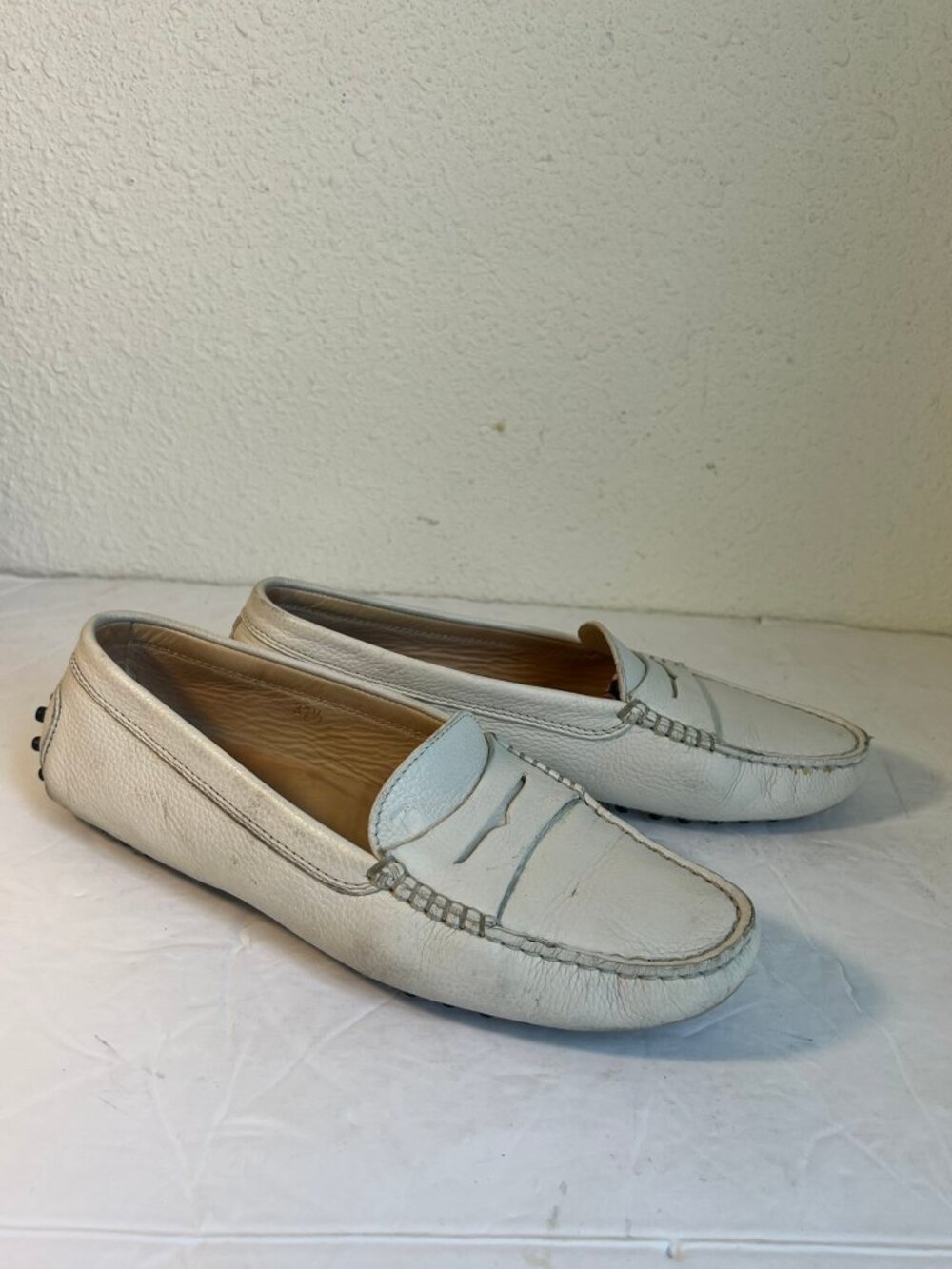 TOD'S GOMMINO LEATHER LOAFERS SIZE 37.5 / 7.5 US WHITE